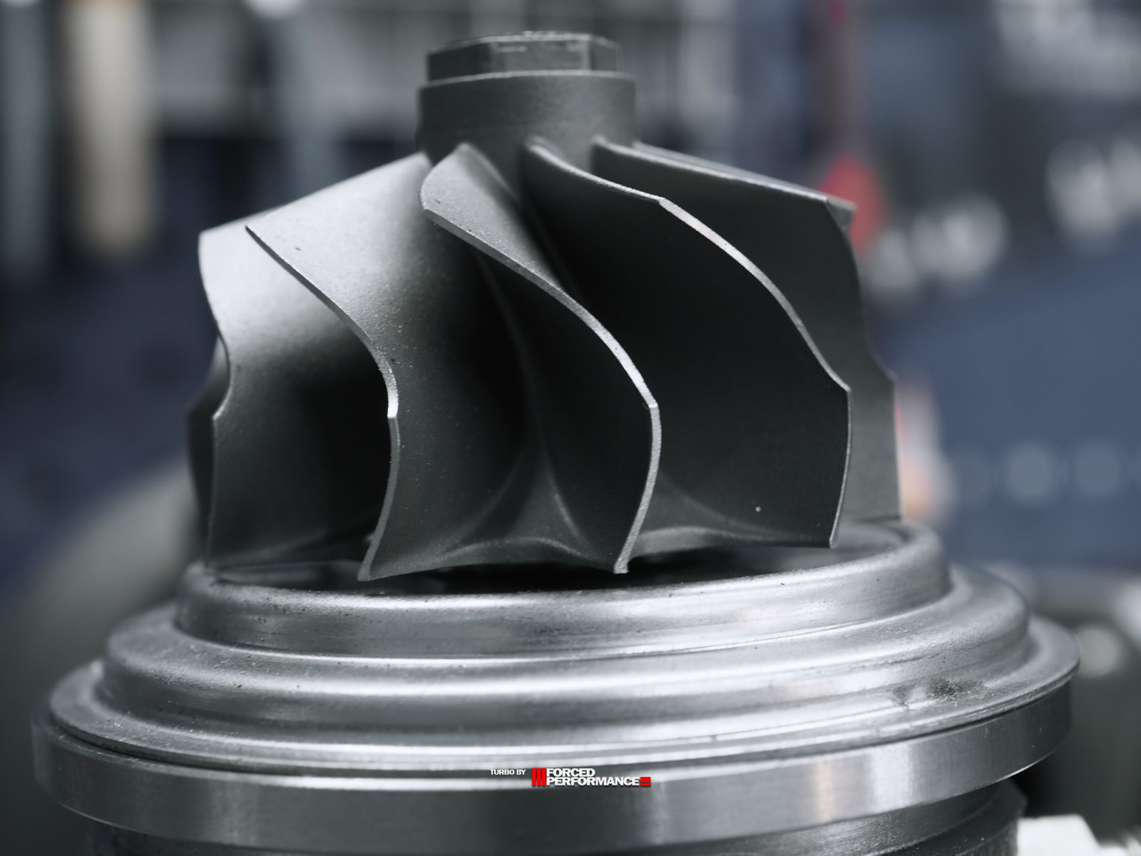 Хорошо сбалансированная и очень мощная конфигурация гибрида на 990 hpr для мотора M157